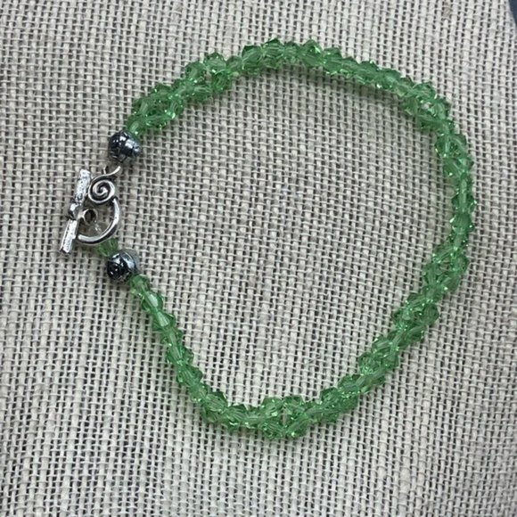 Toggle Bracelet 8 In Silver Swirl Translucent Green Faceted Bead Retro Cottage - Picture 1 of 5